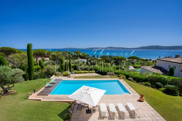 Vente maison, villa Grimaud - Villa avec vue imprenable sur Saint-Tropez, dans un domaine en bord de mer