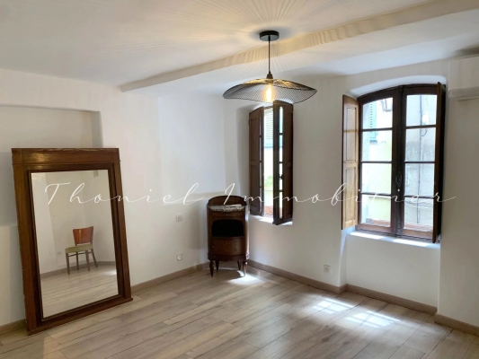 à vendre appartement Grimaud - Appartement rénové à vendre dans Grimaud village