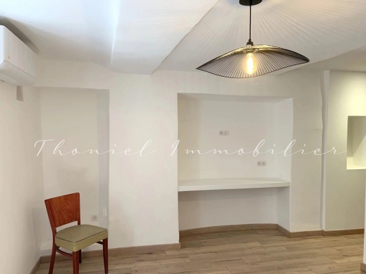à vendre appartement Grimaud - Appartement rénové à vendre dans Grimaud village