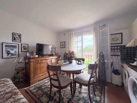 For sale apartment Grimaud - Studio flat for sale in Grimaud, in a residential complex with a swimming pool