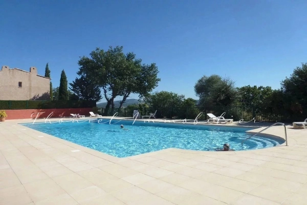 For sale apartment Grimaud - Studio flat for sale in Grimaud, in a residential complex with a swimming pool