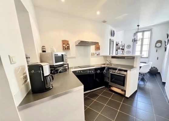 For sale apartment Grimaud - For Sale: Charming 114-square-meter apartment in the village of Grimaud with panoramic views