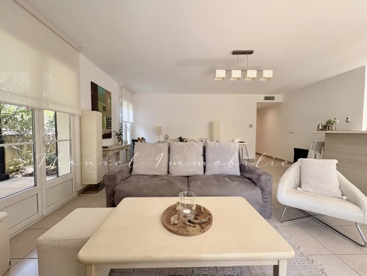 For sale apartment La Croix-Valmer - Bright apartment with a garden and pool– La Croix-Valmer