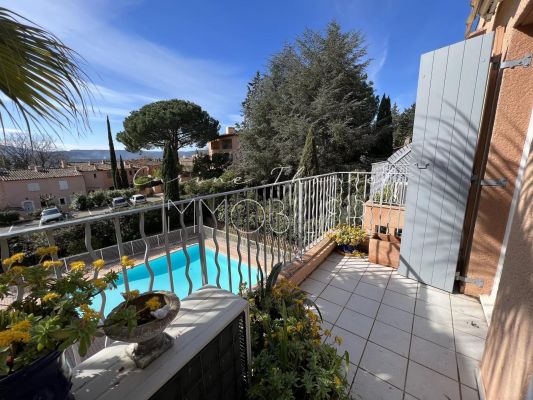 Vente appartement Grimaud - Appartement dans une résidence avec piscine au pied du village de Grimaud