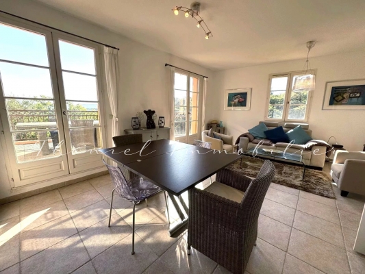 Agence immobilière Grimaud | Thoniel Immobilier | Grimaud : Appartement avec terrasse dans Grimaud