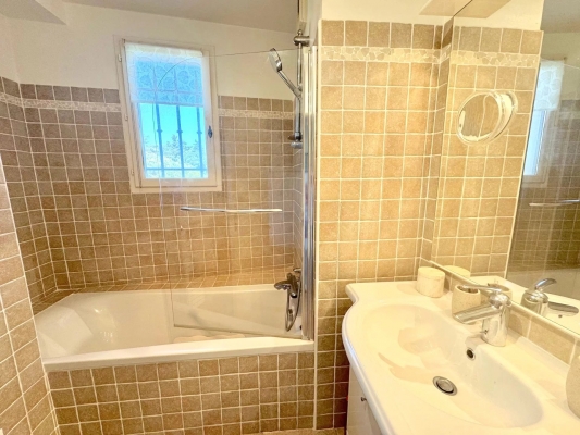 For sale apartment Grimaud - Appartment with terrace in Grimaud