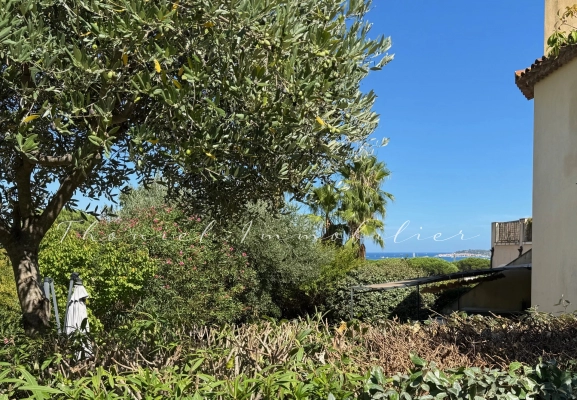 For sale apartment Gassin - Beautiful 82 m² flat with garden in a residence with swimming pool