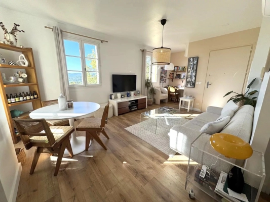 For sale apartment Grimaud - 3 Room Apartment in the center of Grimaud