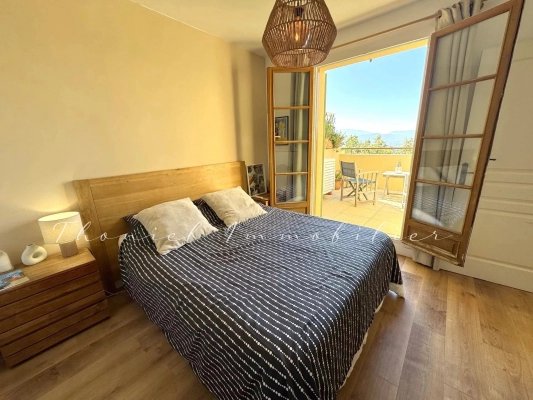 à vendre appartement Grimaud - Appartement 3 pièces en plein centre de Grimaud