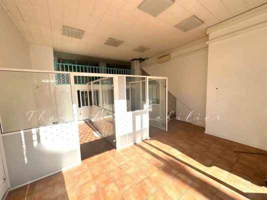 For sale apartment Grimaud - Commercial premises in the centre of Grimaud