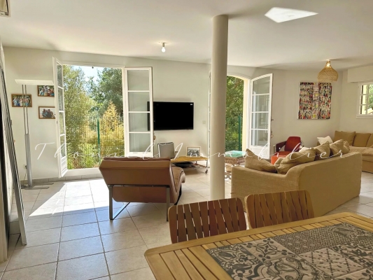 à vendre appartement Grimaud - A vendre : Appartement 3 pièces avec terrasse dans le centre de Grimaud
