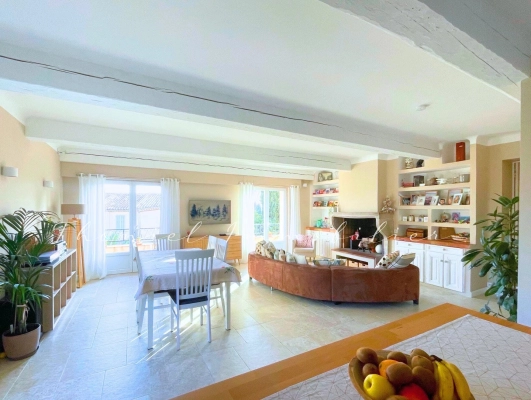 For sale apartment Grimaud - Exceptional: 125 m² flat with large garage for sale in the village of Grimaud