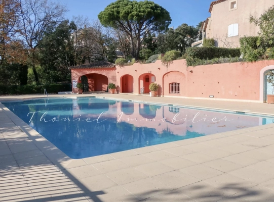 For sale apartment Grimaud - Apartment with garden for sale in a residence with swimming pool in Grimaud