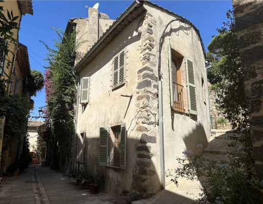 à vendre maison de village Grimaud - A vendre : Charmante petite maison de village à Grimaud