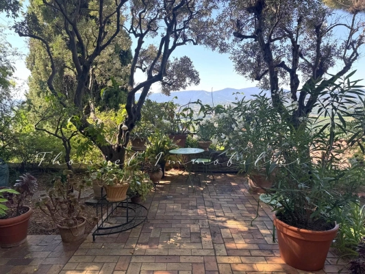 à vendre maison de village Grimaud - Emplacement exceptionnel dans le village de Grimaud