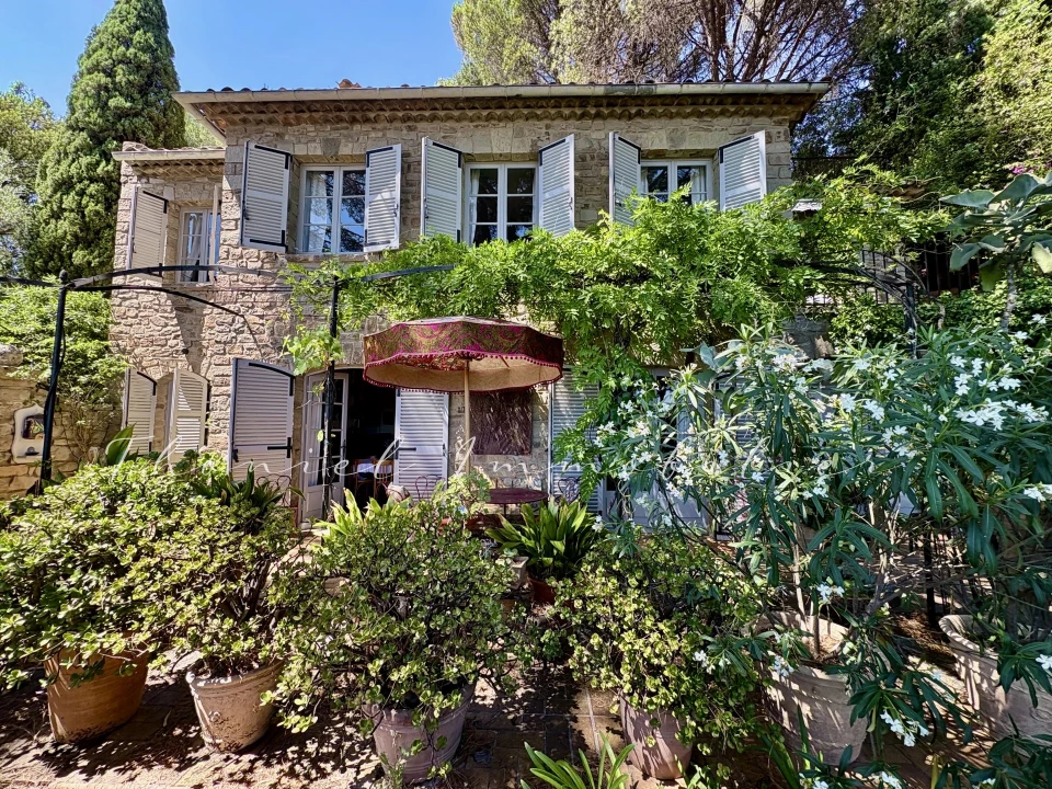 Agence immobilière Grimaud | Thoniel Immobilier | vente Maison village Grimaud