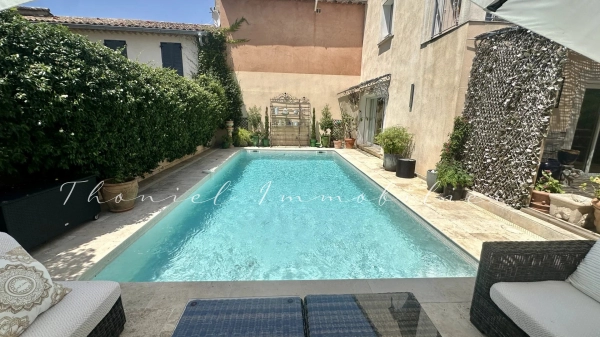 à vendre maison de village La Garde-Freinet - Maison de caractère avec piscine et garage à vendre à La Garde Freinet