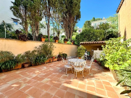 à vendre maison de village Grimaud - A vendre : Maison de village à Grimaud spacieuse et pleine de charme