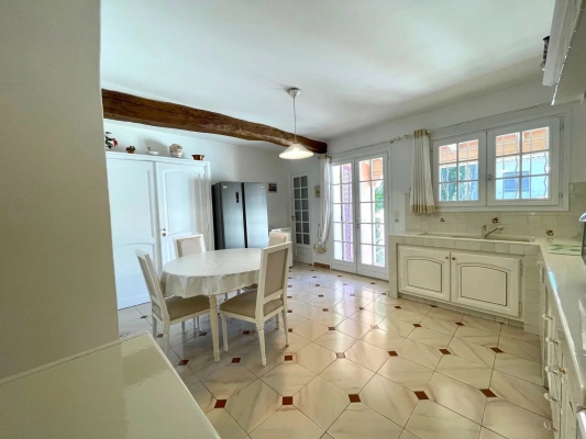 For sale village house La Môle - For sale : House with garden in the centre of La Môle
