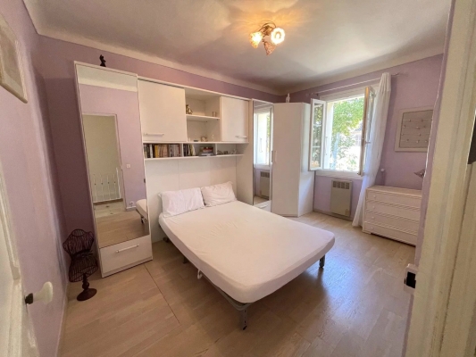à vendre maison de village La Môle - A vendre : Maison avec jardin dans le centre de La Môle