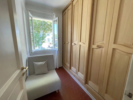 à vendre maison de village La Môle - A vendre : Maison avec jardin dans le centre de La Môle