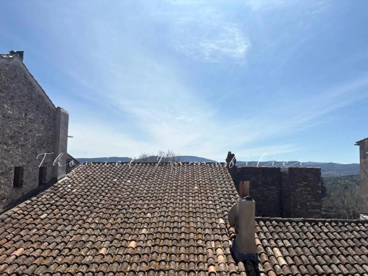 à vendre maison de village Grimaud - A vendre au cœur de Grimaud, maison de village pleine de charme avec 3 chambres