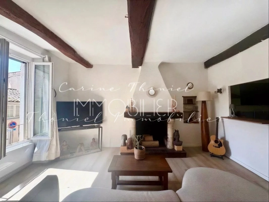 For sale village house Grimaud - In the heart of Grimaud, a charming village house for sale with 3 bedrooms