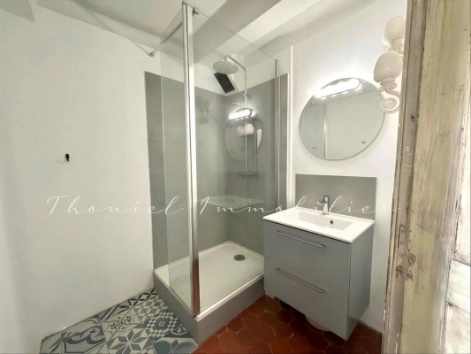 à vendre maison de village Grimaud - A vendre au cœur de Grimaud, maison de village pleine de charme avec 3 chambres