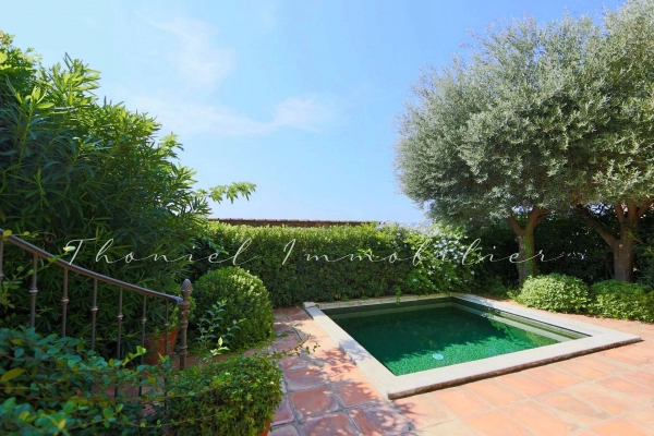 For sale village house Grimaud - Beautiful bastide with garden and pond for sale in Grimaud