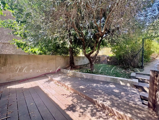 à vendre maison de village La Garde-Freinet - Maison de village de 90 m² à vendre à La Garde-Freinet avec grand garage et jardin
