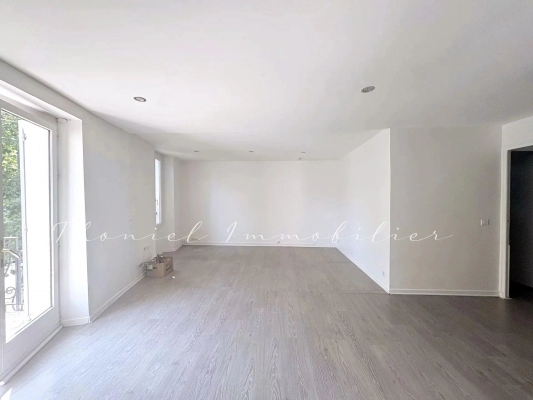 à vendre maison de village La Garde-Freinet - Maison de village de 90 m² à vendre à La Garde-Freinet avec grand garage et jardin