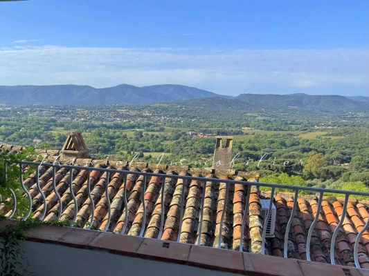 For sale village house Grimaud - For sale in the village of Grimaud: A pair of village houses in need of renovation, with terraces and a small garden