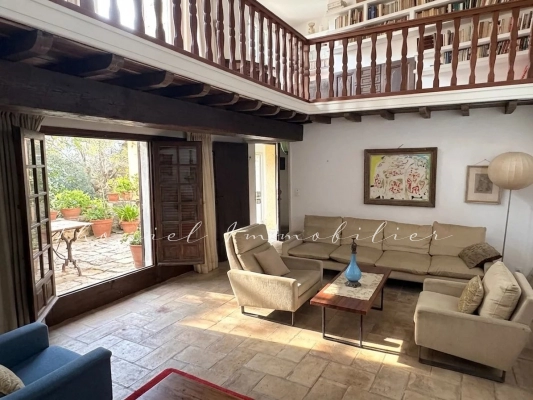 For sale village house Grimaud - For sale in the village of Grimaud: A pair of village houses in need of renovation, with terraces and a small garden