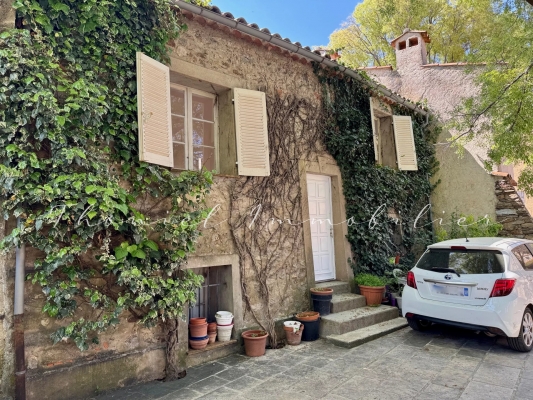 à vendre maison de village Grimaud - Exclusivité : Maison avec emplacement exceptionnel dans le village de Grimaud