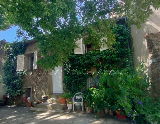 à vendre maison de village Grimaud - Exclusivité : Maison avec emplacement exceptionnel dans le village de Grimaud