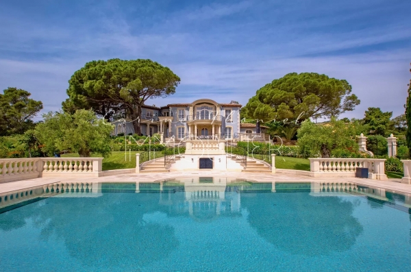 For sale house, villa Grimaud - Exceptional 18th century style manor house and guest house overlooking the Bay of St Tropez