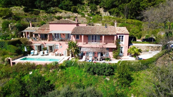 à vendre maison, villa La Garde-Freinet - Villa à vendre à La Garde Freinet avec vue exceptionnelle