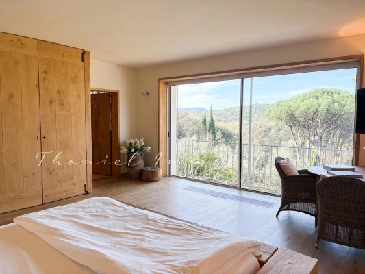 à vendre maison, villa Grimaud - À vendre à Grimaud : Bastide de charme aux matériaux d’exception et finitions sur mesure