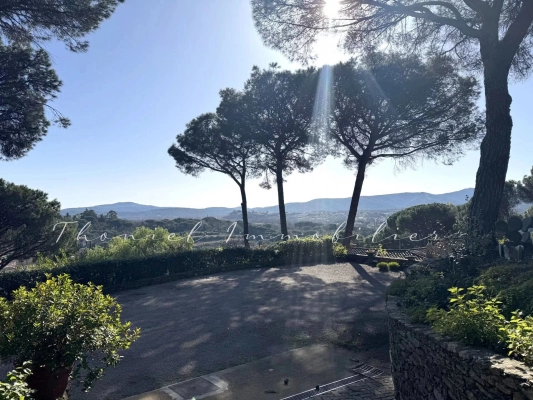 à vendre maison, villa Grimaud - Propriété de 310 m2 à vendre proche du village de Grimaud