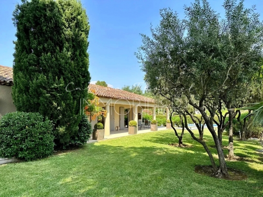 à vendre maison, villa Grimaud - Propriété avec vue exceptionnelle sur le village de Grimaud