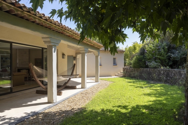 For sale house, villa Grimaud - Property for sale very close to the village of Grimaud comprising 2 houses, pool house, swimming pool and tennis court