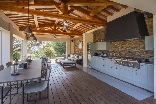 For sale house, villa Grimaud - Property for sale very close to the village of Grimaud comprising 2 houses, pool house, swimming pool and tennis court