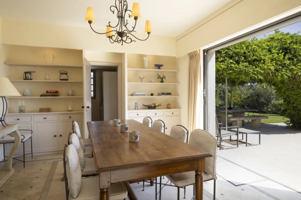 For sale house, villa Grimaud - Property for sale very close to the village of Grimaud comprising 2 houses, pool house, swimming pool and tennis court