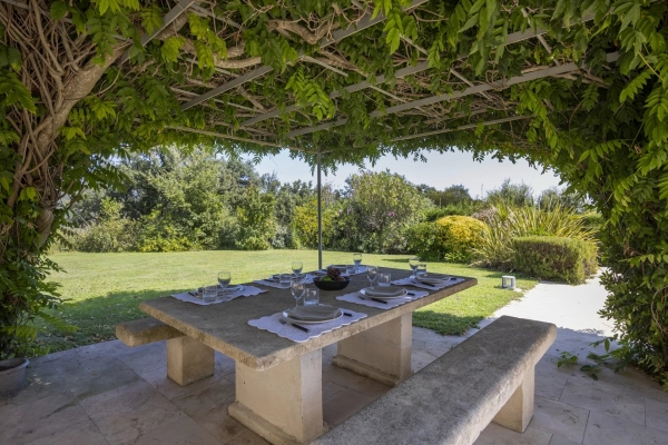 For sale house, villa Grimaud - Property for sale very close to the village of Grimaud comprising 2 houses, pool house, swimming pool and tennis court