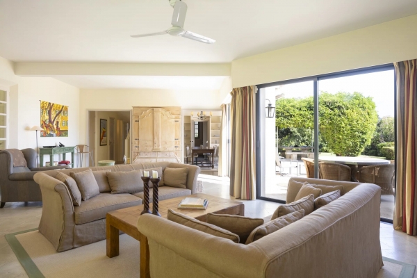 For sale house, villa Grimaud - Property for sale very close to the village of Grimaud comprising 2 houses, pool house, swimming pool and tennis court
