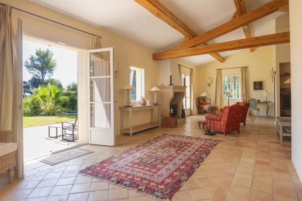 For sale house, villa Grimaud - Property for sale very close to the village of Grimaud comprising 2 houses, pool house, swimming pool and tennis court