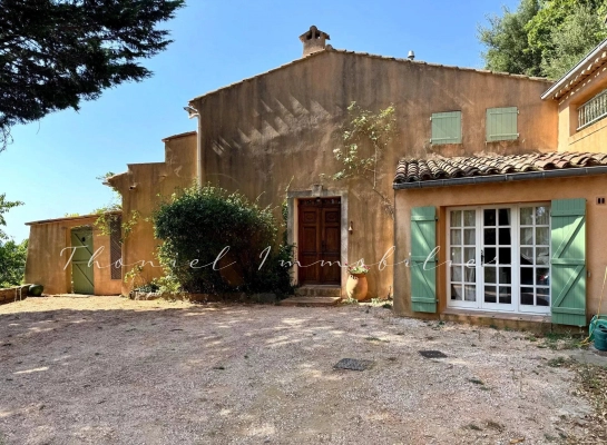 à vendre maison, villa La Garde-Freinet - Exclusivité : Charmante maison de campagne avec vue mer panoramique