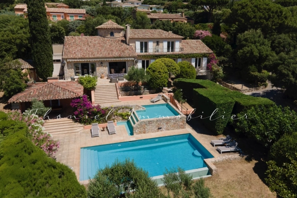 à vendre maison, villa Grimaud - A vendre à Grimaud : Propriété avec vue mer dans un domaine sécurisé