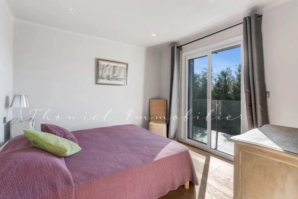 à vendre maison, villa Grimaud - Grimaud : villa rénovée de 200 m² avec vue mer et jardin paysager