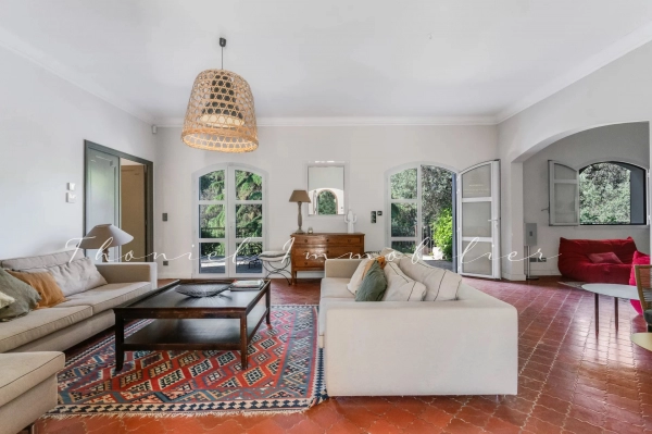 à vendre maison, villa Grimaud - Grimaud : villa rénovée de 200 m² avec vue mer et jardin paysager